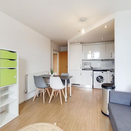 Fully Serviced Two Bed Apartment By Excel & O2 Лондон Экстерьер фото